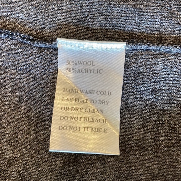 Gorgeous Alberto Makali Textured Ombré Lurex Sweater Cape - Picture 10 of 10